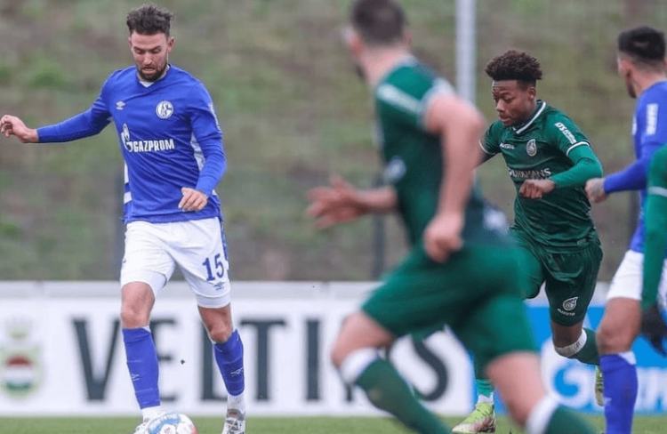 相比之下 相比之下