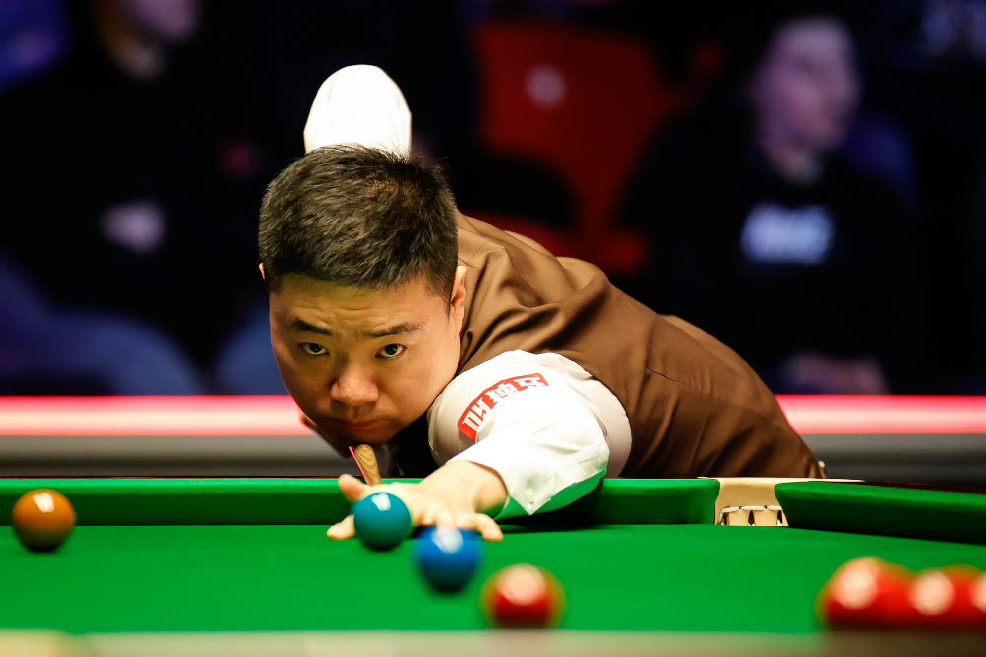 西现身网球 西现身网球