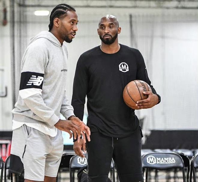 国足前的重 国足前的重