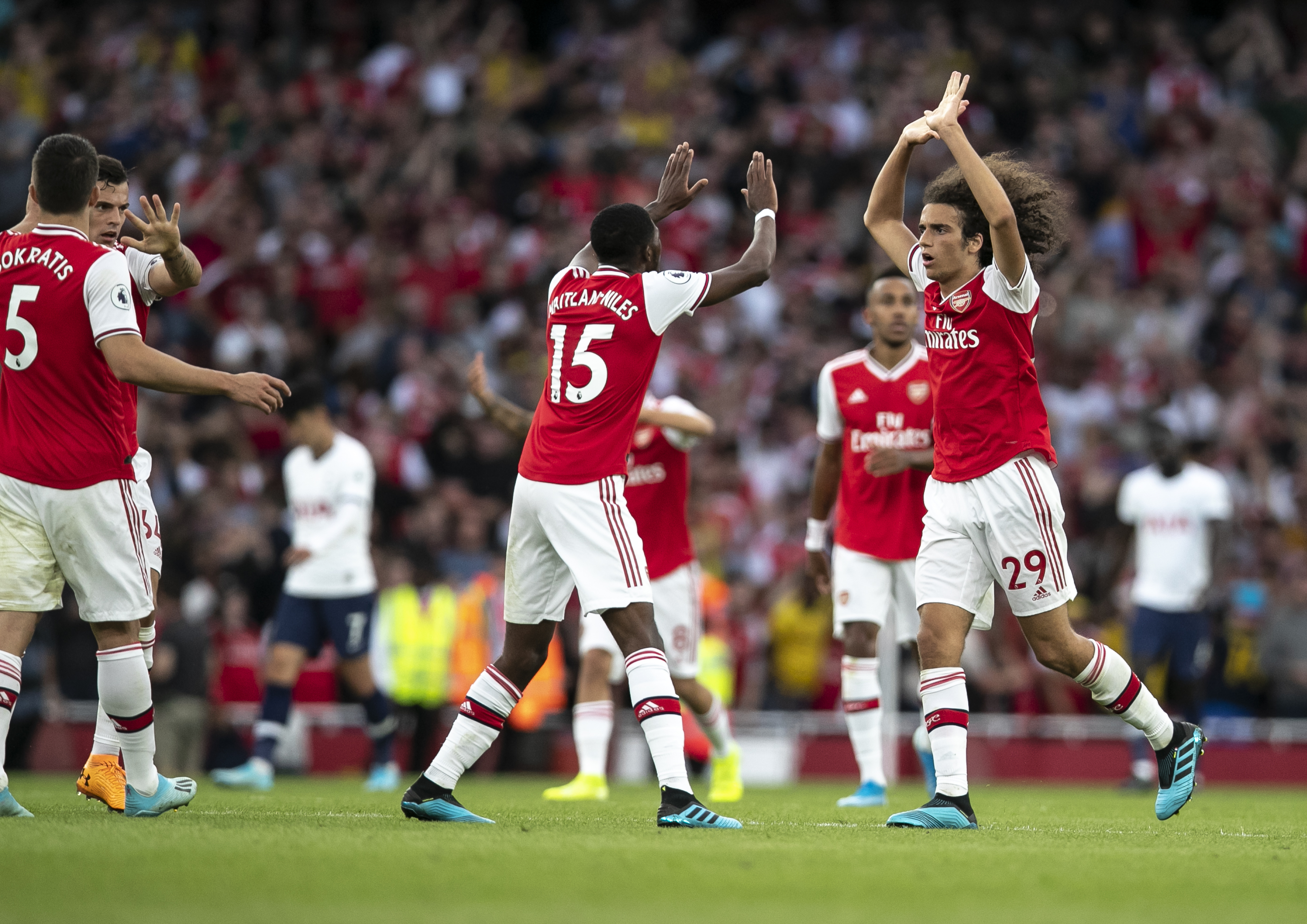 卡塔尔以持 卡塔尔以持